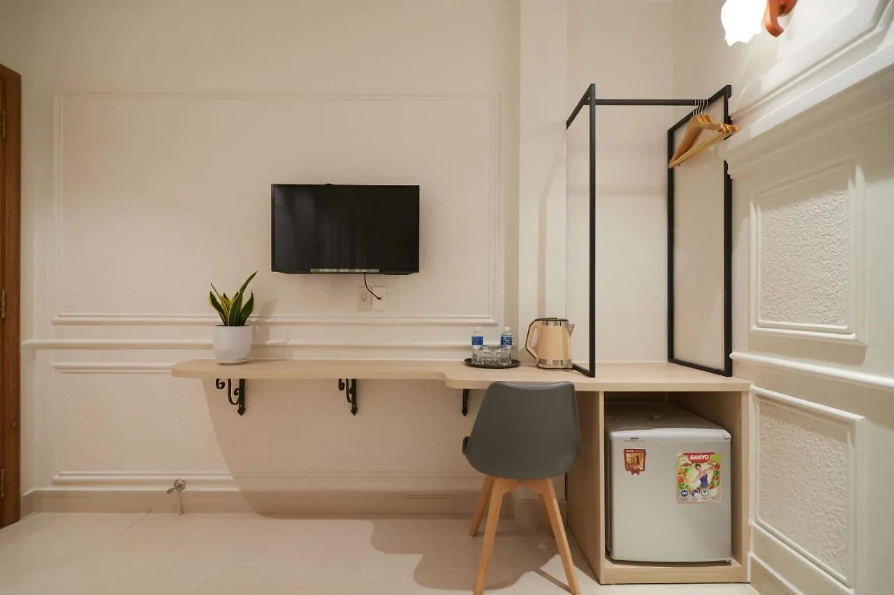 Bin Bin 10 - Mimosa Hotel Near Tan Son Nhat Airport ホーチミン市 2*,