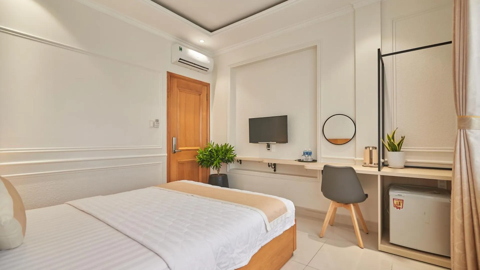Bin Bin 10 - Mimosa Hotel Near Tan Son Nhat Airport ホーチミン市 2*,  ベトナム