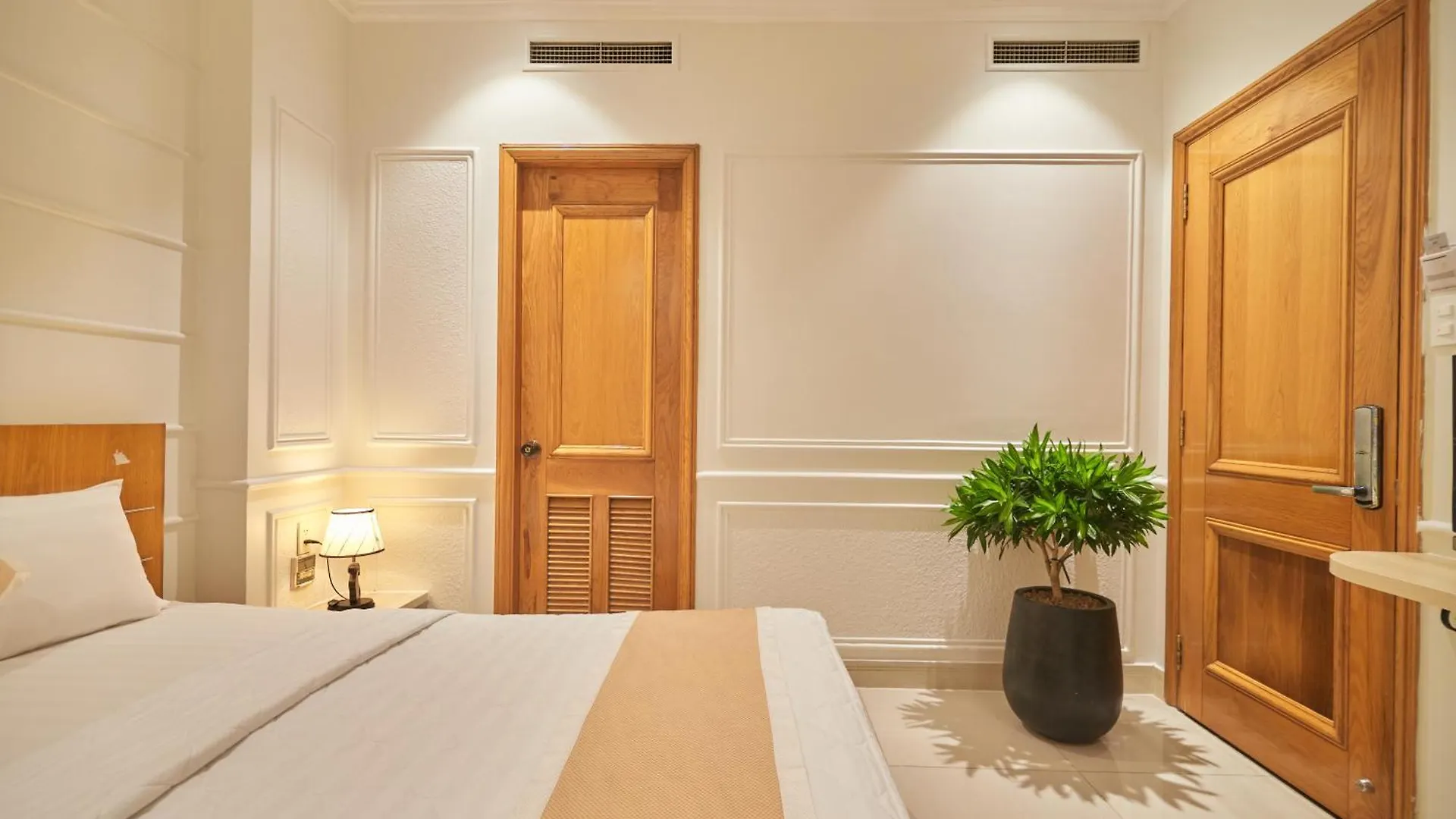 Bin Bin 10 - Mimosa Hotel Near Tan Son Nhat Airport ホーチミン市 2*,