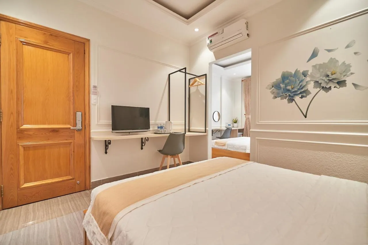 Bin Bin 10 - Mimosa Hotel Near Tan Son Nhat Airport Ho Chi Minh City 2*,