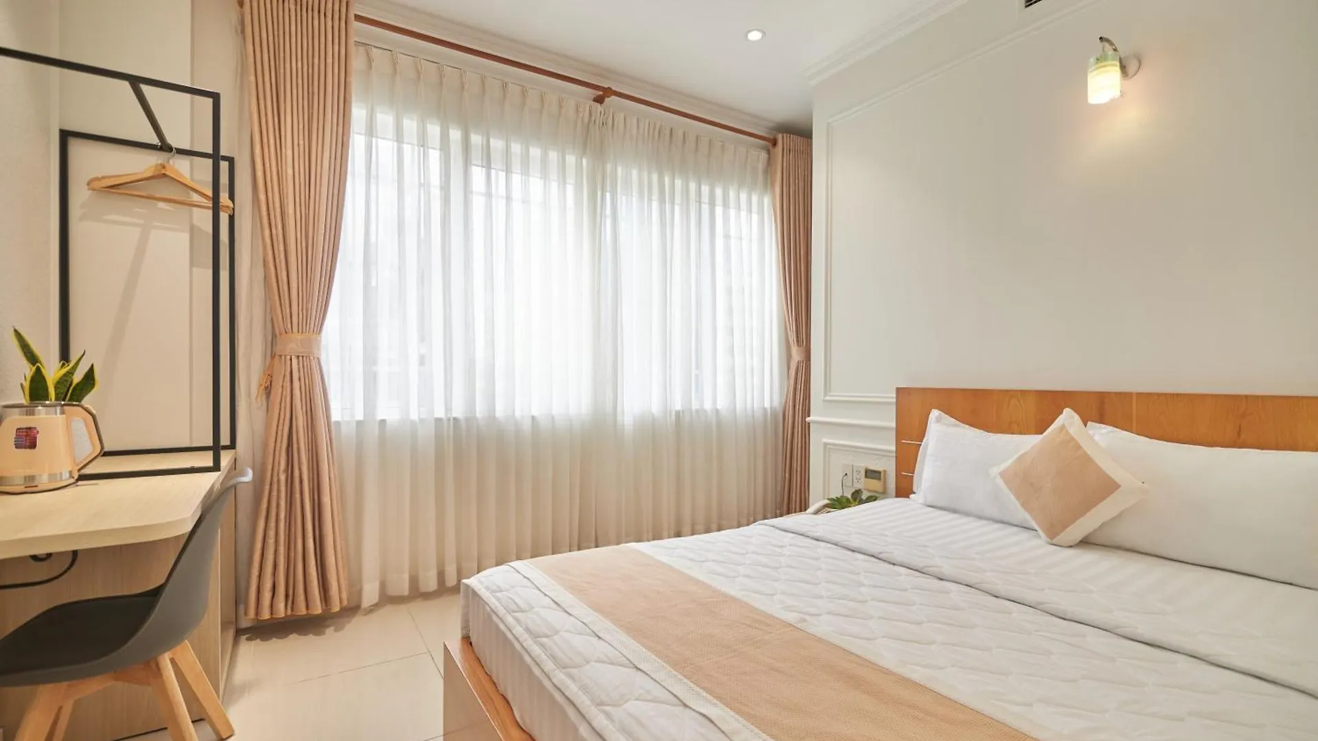 Bin Bin 10 - Mimosa Hotel Near Tan Son Nhat Airport Ho Chi Minh City